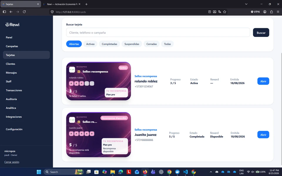 Interfaz del producto: Tarjetas digitales y sellos en Wallet — El cliente conserva su pase de fidelización en Apple Wallet o Google Wallet al instante mediante QR, acumulando sellos y recompensas sin descargas pesadas.